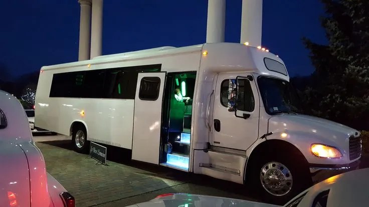 Party bus rental in Chicago